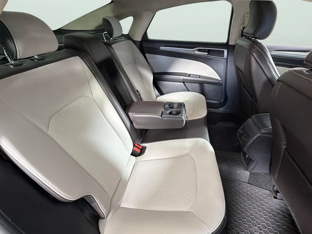 Used 2019 Ford Fusion SE w/ Equipment Group 151A FWD image 29
