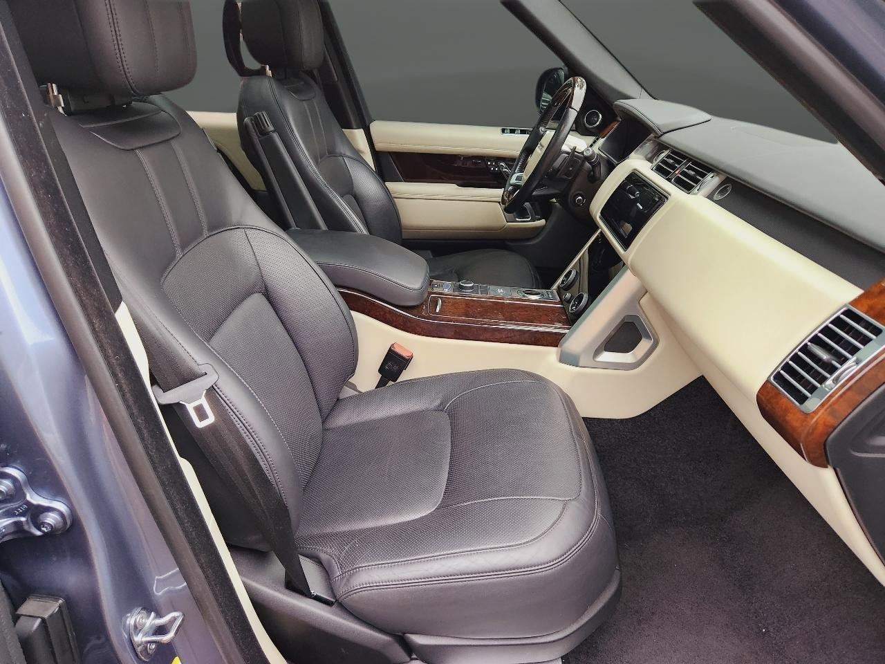 Used 2020 Land Rover Range Rover HSE image 15