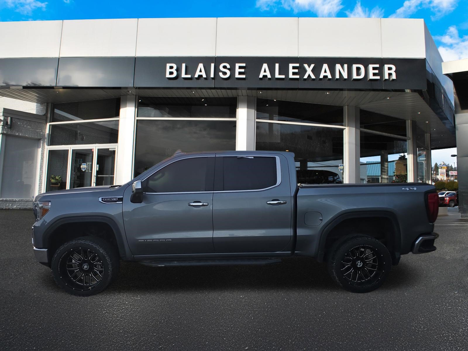 Used 2019 GMC Sierra 1500 SLT w/ SLT Premium Plus Package AWD/4WD image 7