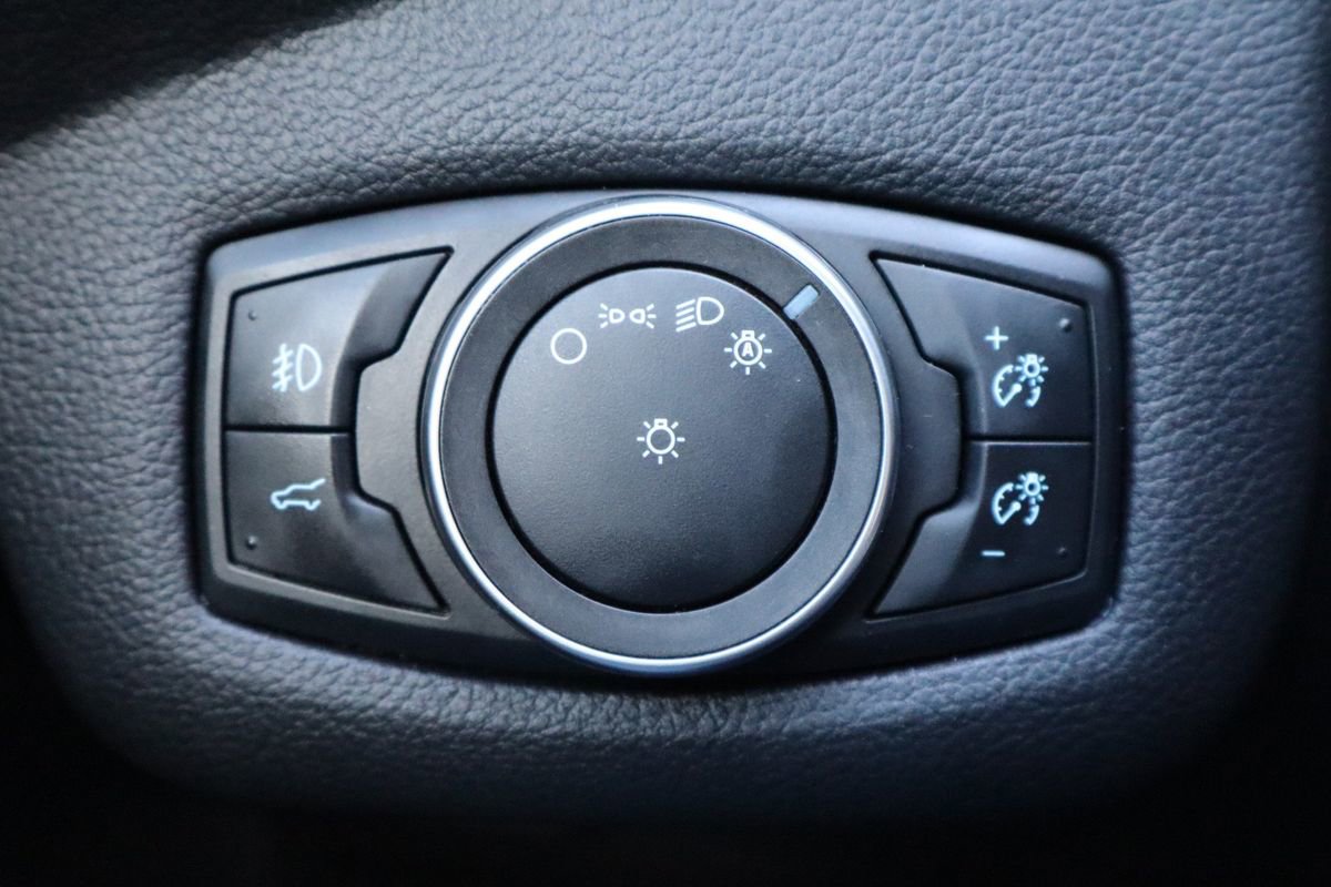 Used 2017 Ford Escape Titanium image 28