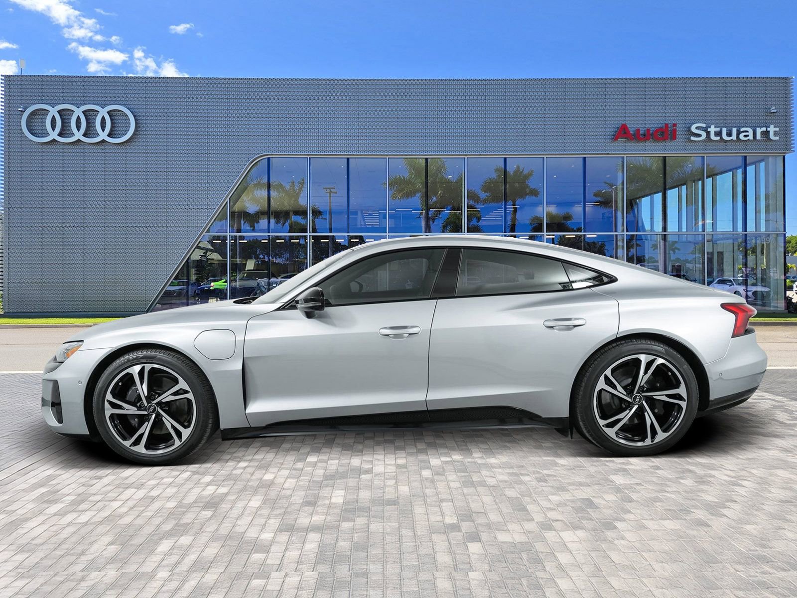 Used 2022 Audi e-tron GT Prestige image 4