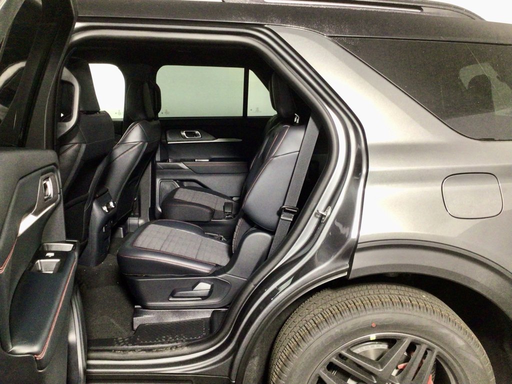 New 2025 Ford Explorer ST-Line image 30