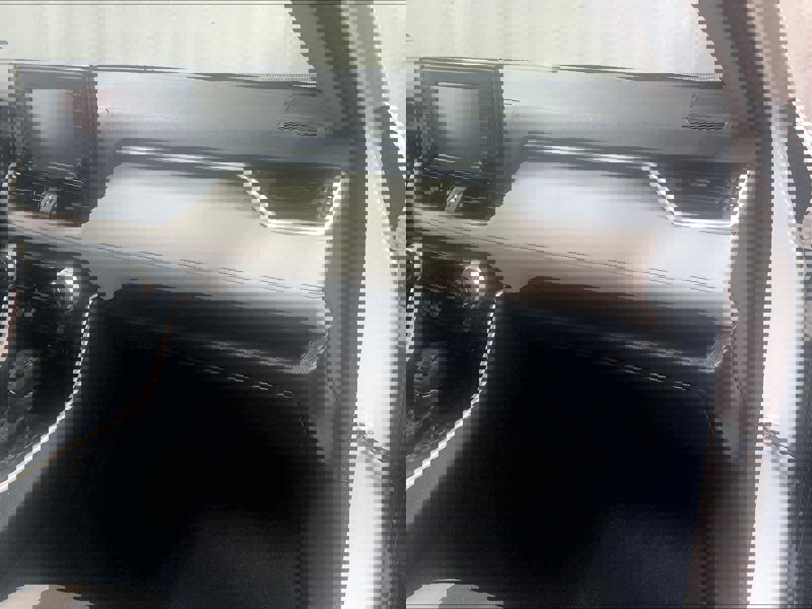 Used 2021 Toyota RAV4 XLE w/ Convenience Package image 13