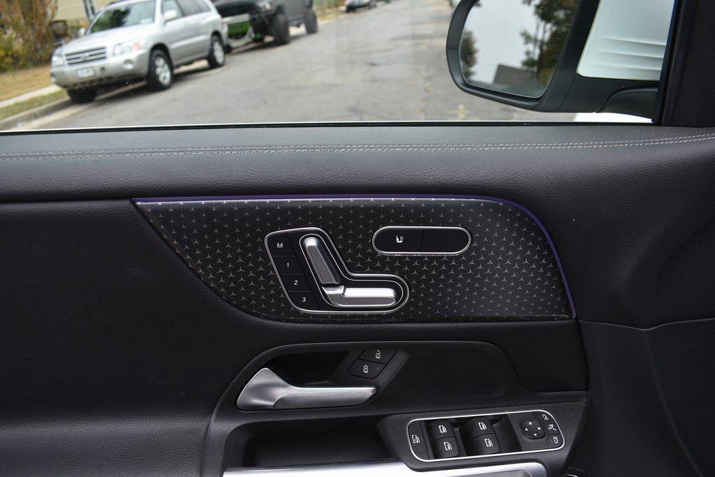 Used 2024 Mercedes-Benz GLB 250 image 12