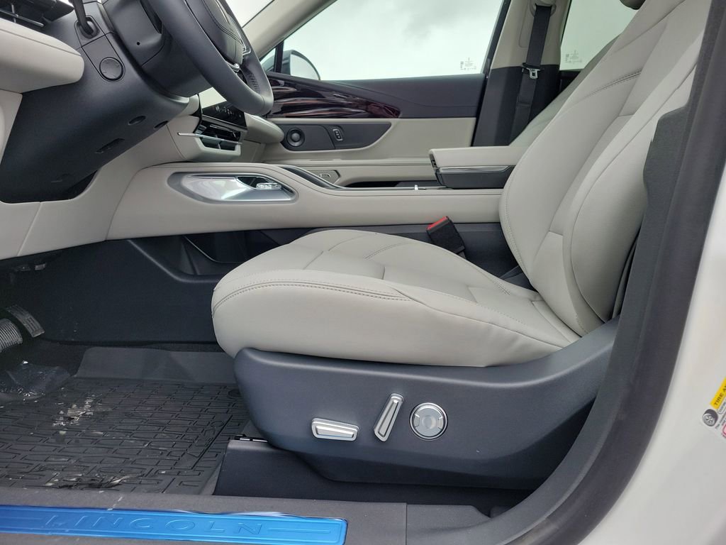New 2026 Lincoln Nautilus Premier w/ Equipment Group 102A image 19