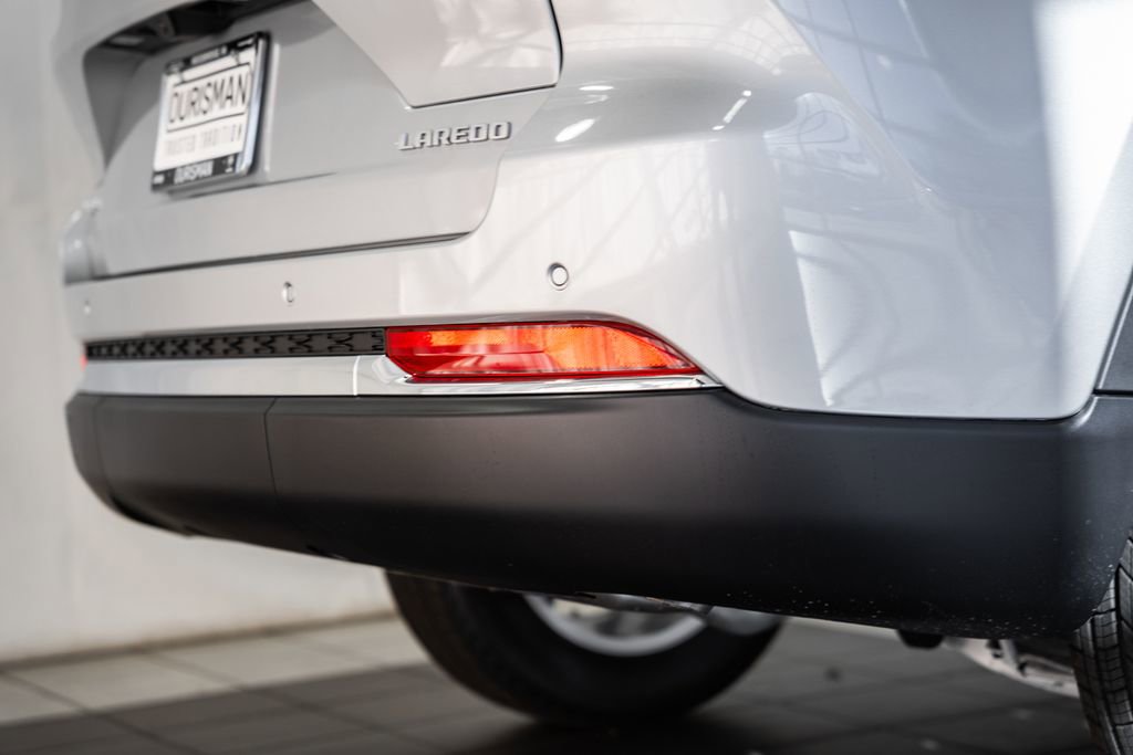 New 2025 Jeep Grand Cherokee Laredo X w/ Luxury Tech Group I image 9