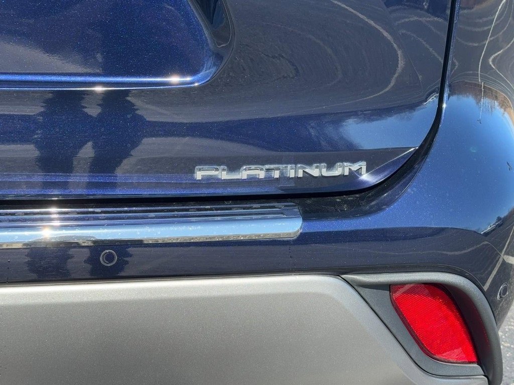 Used 2023 Toyota Highlander Platinum image 4