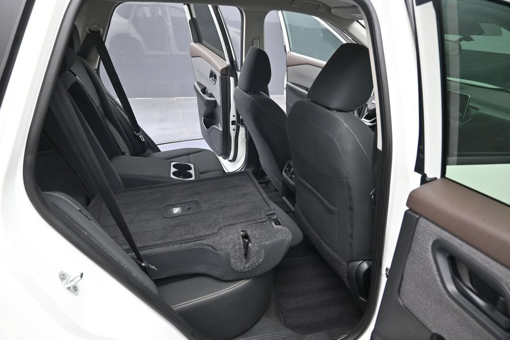 Used 2023 Nissan Rogue S FWD image 27