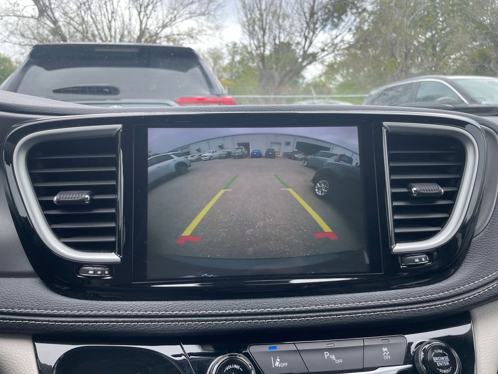 Used 2023 Chrysler Pacifica Touring-L image 23