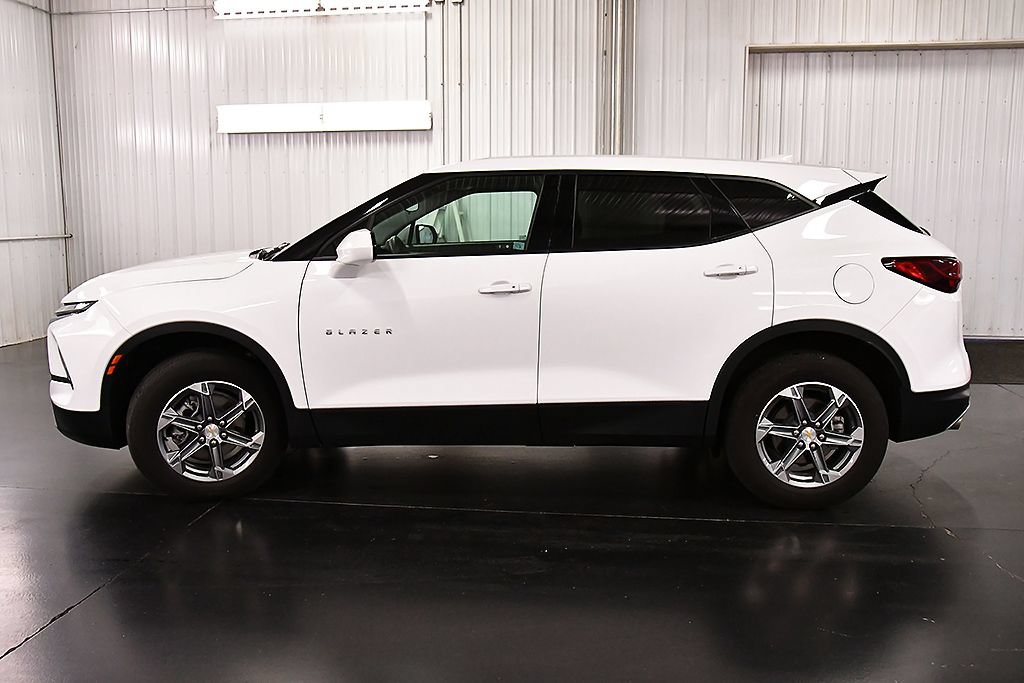 Used 2023 Chevrolet Blazer LT w/ Driver Confidence Package AWD/4WD image 4