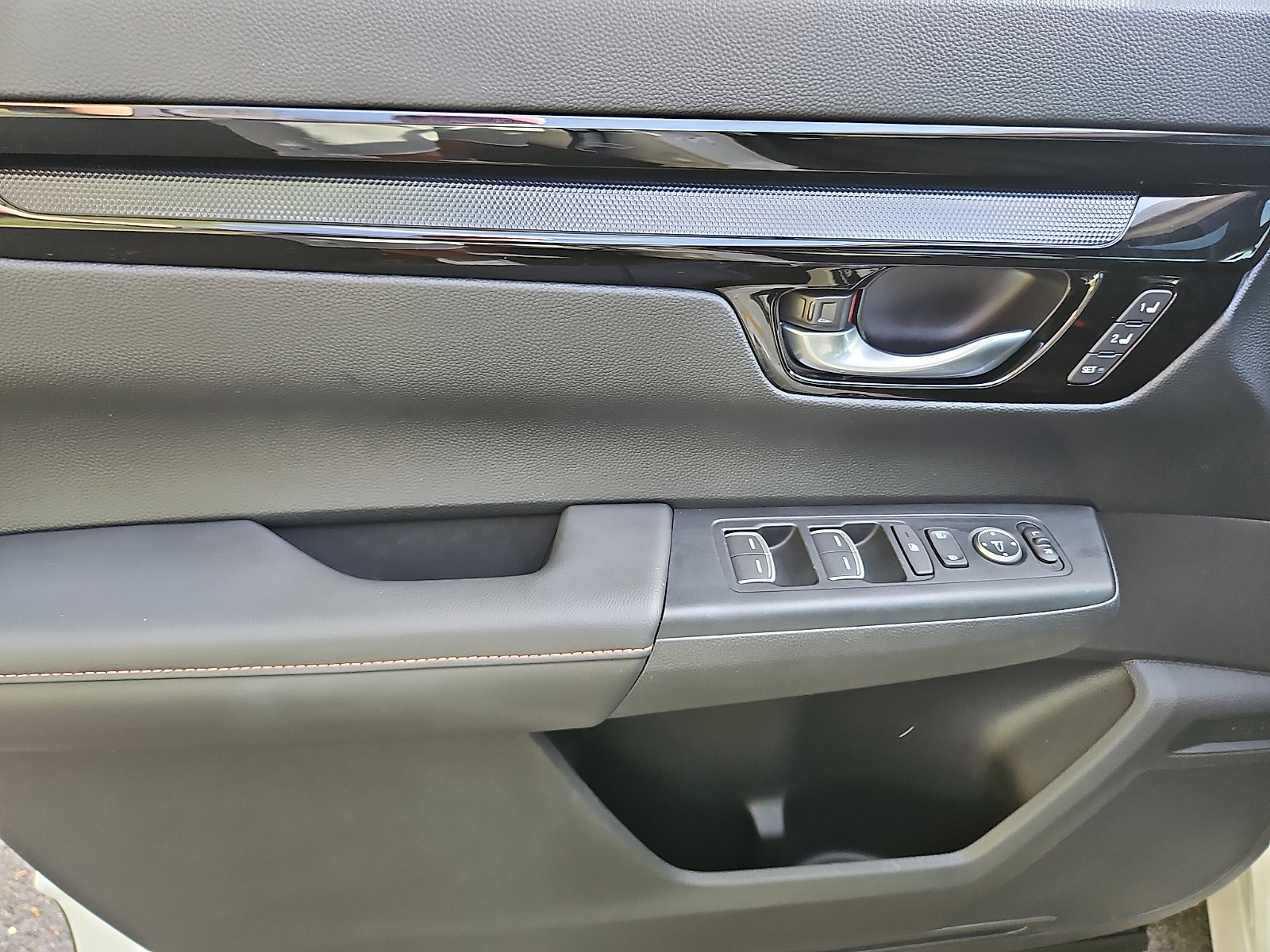 Used 2024 Honda CR-V Sport Touring image 12