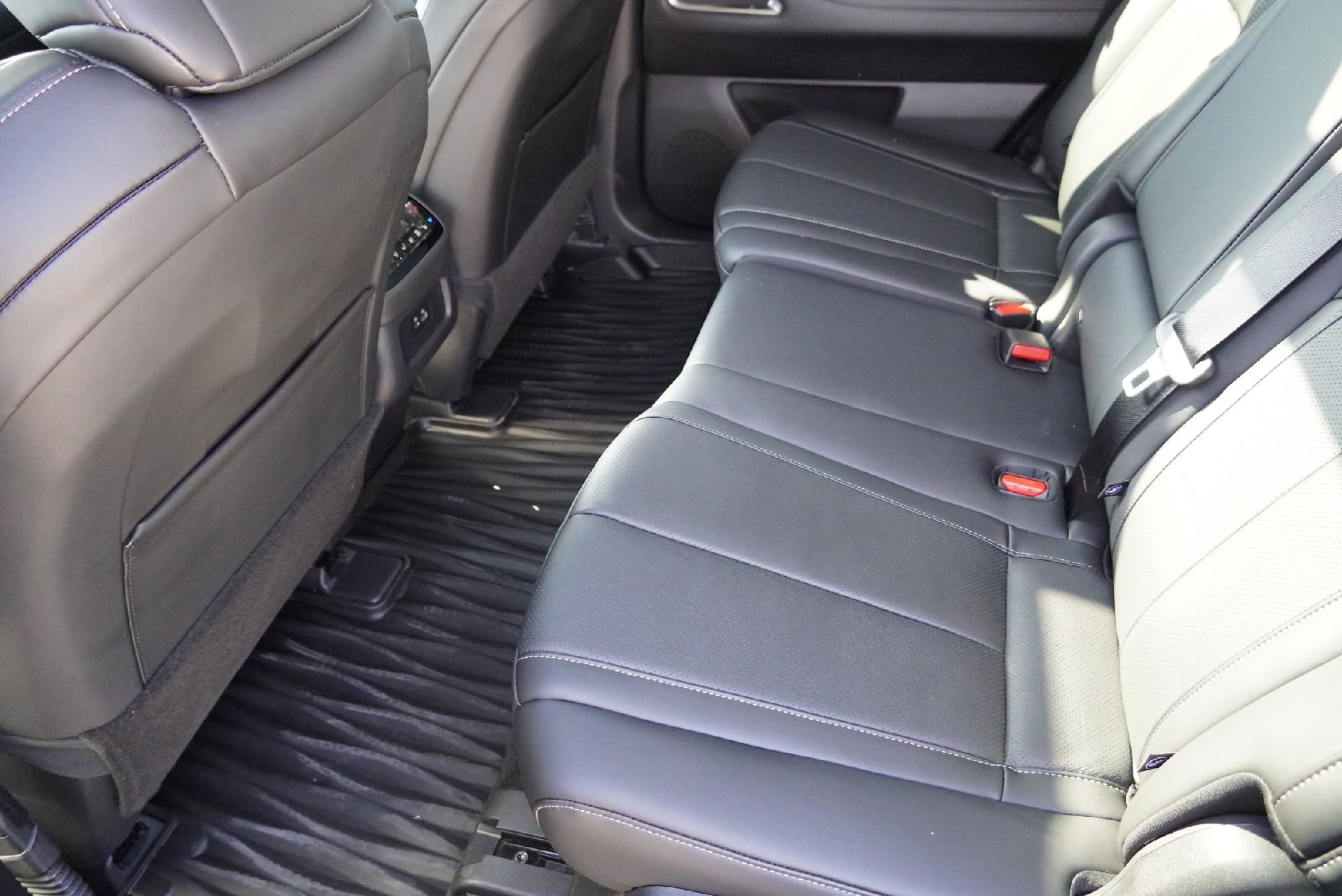 Certified 2025 INFINITI QX60 Luxe image 30