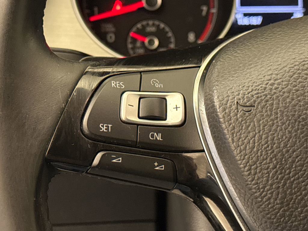 Used 2016 Volkswagen Golf S image 27