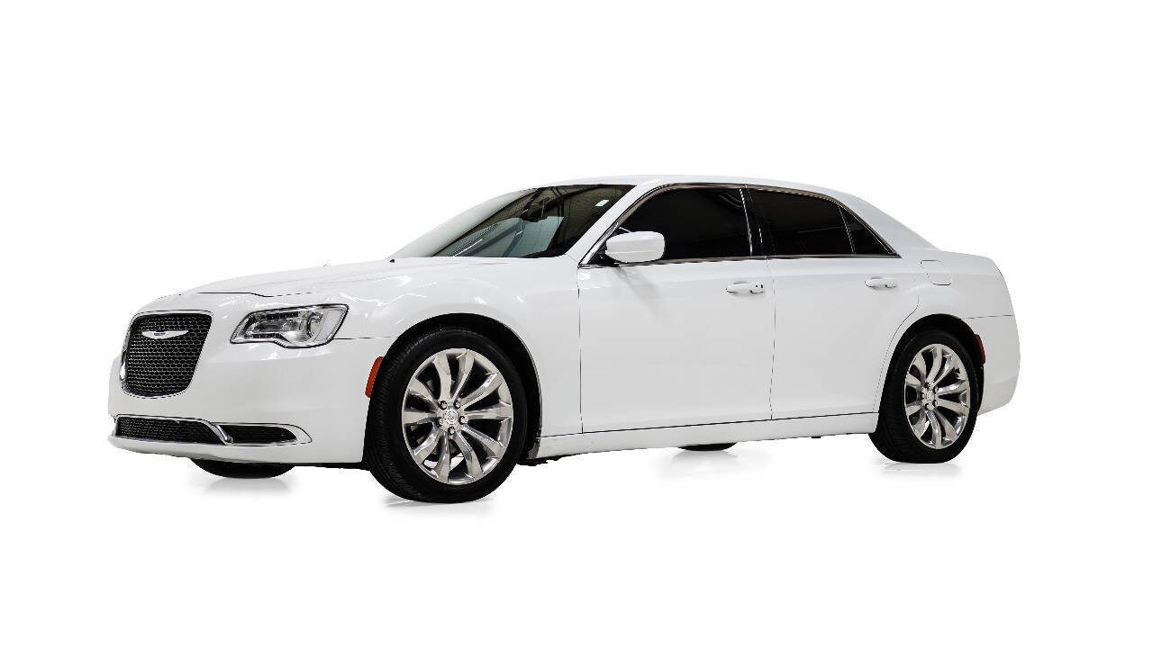 Used 2019 Chrysler 300 Touring L w/ Quick Order Package 22F RWD image 2