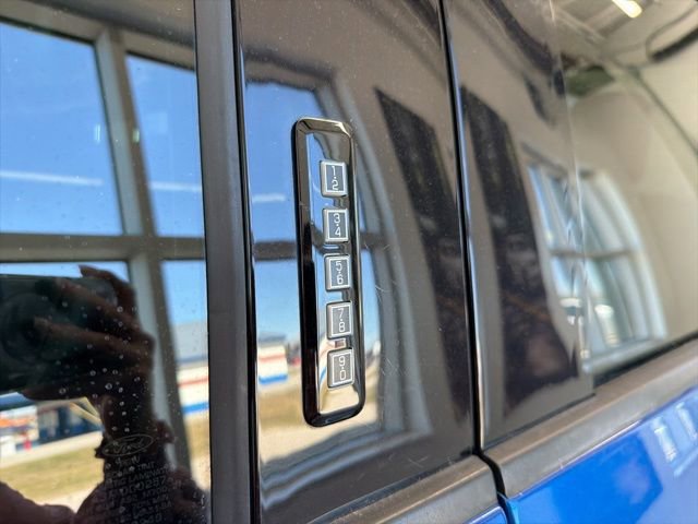 Used 2017 Ford F150 Raptor w/ Equipment Group 802A Luxury AWD/4WD image 4