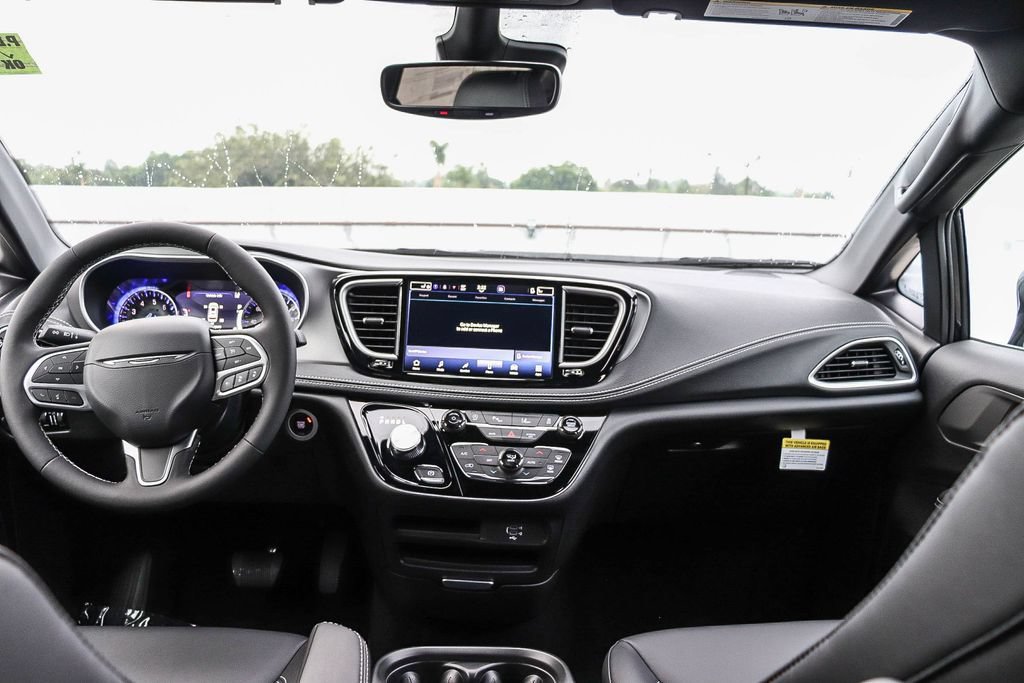 New 2027 Chrysler Pacifica Select FWD image 14