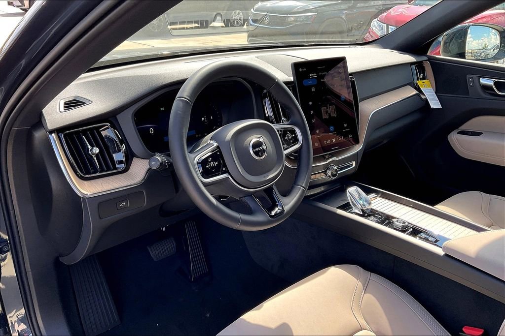 New 2026 Volvo XC60 B5 Plus w/ Protection Package Premier image 20