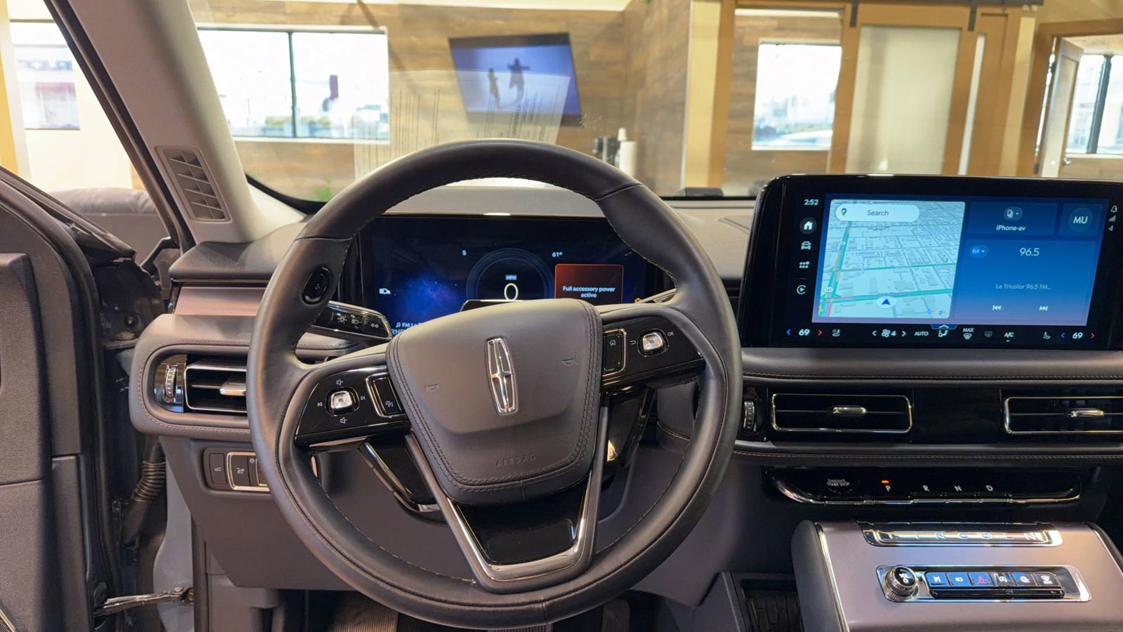 Used 2025 Lincoln Aviator AWD image 12