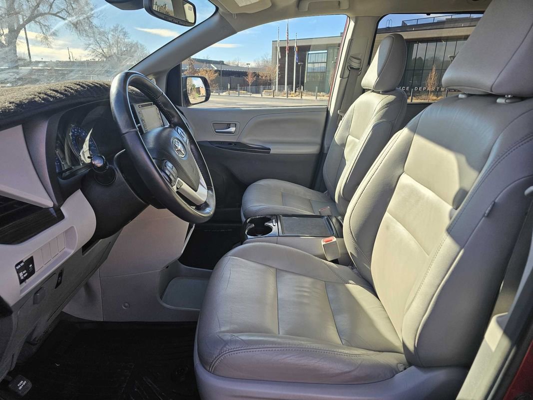 Used 2018 Toyota Sienna XLE FWD image 9