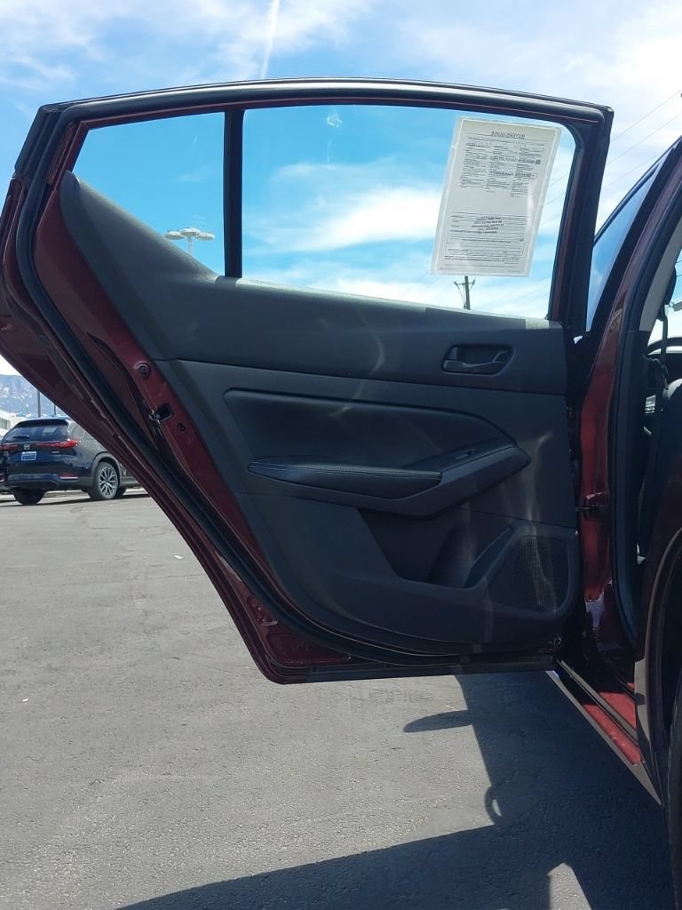 Used 2024 Nissan Altima 2.5 SV FWD image 8