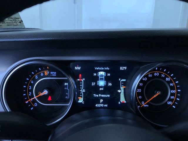 Used 2021 Jeep Gladiator Willys AWD/4WD image 25