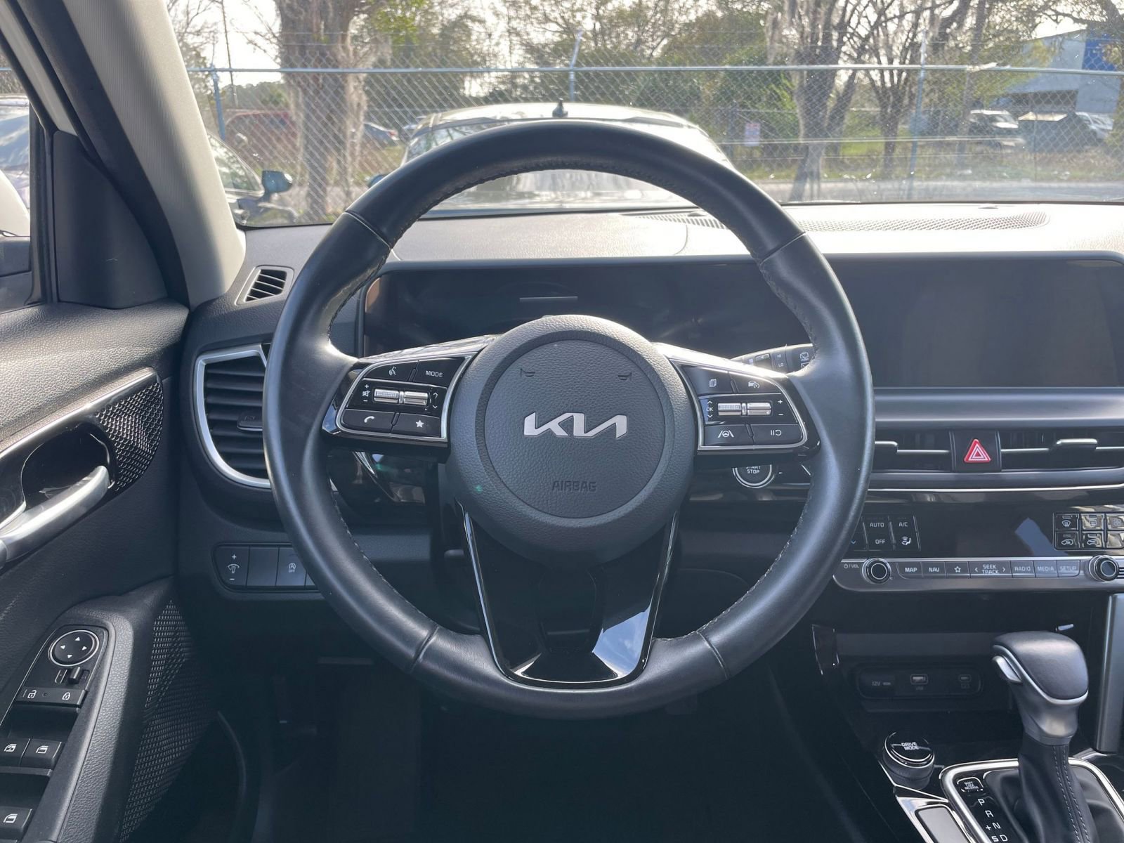 Used 2025 Kia Seltos S FWD image 28