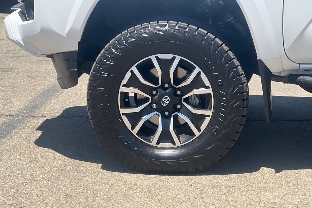 Used 2022 Toyota Tacoma TRD Sport w/ Technology Package AWD/4WD image 28