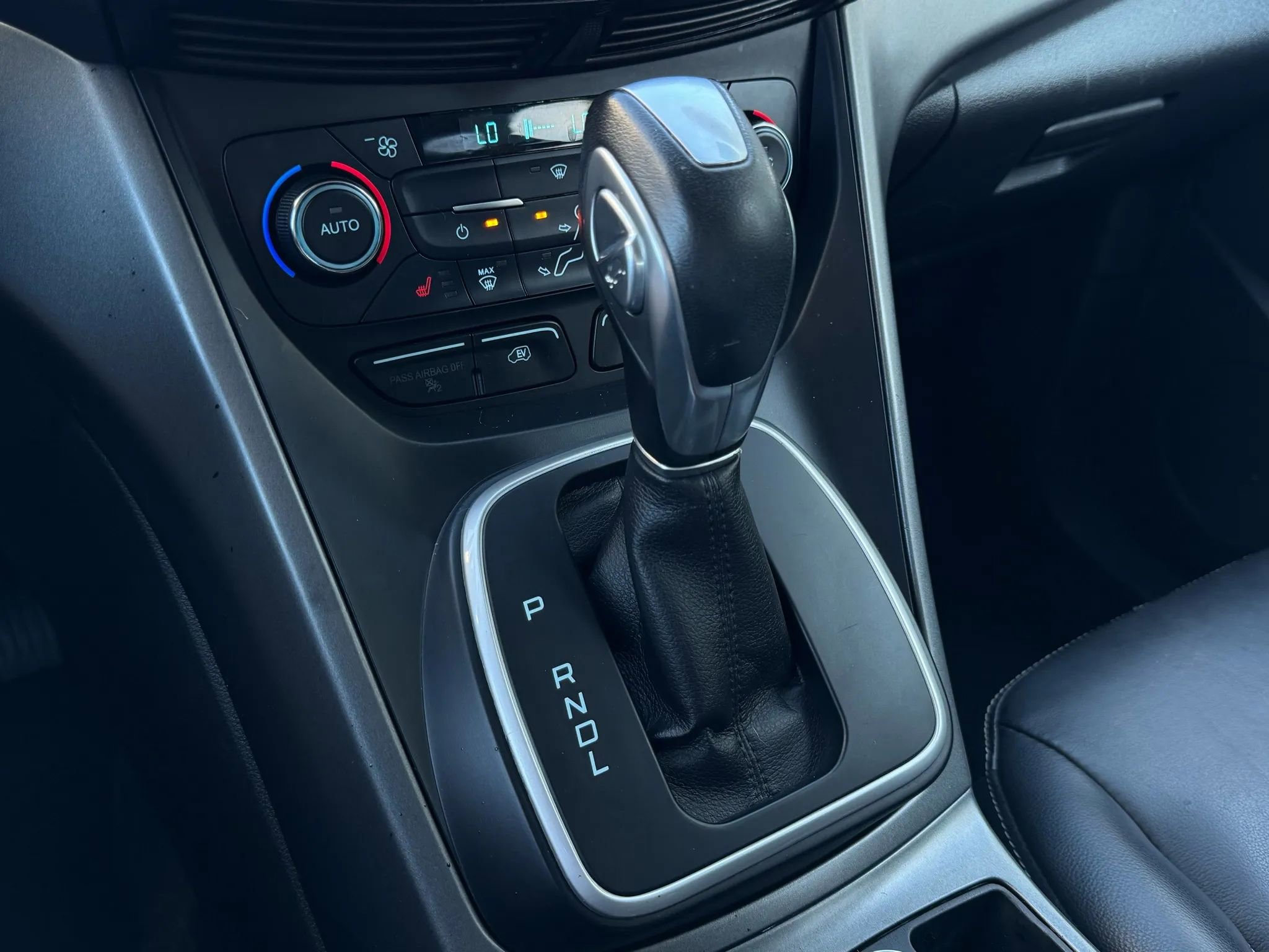 Used 2017 Ford C-MAX Energi SE w/ Equipment Group 402A image 16