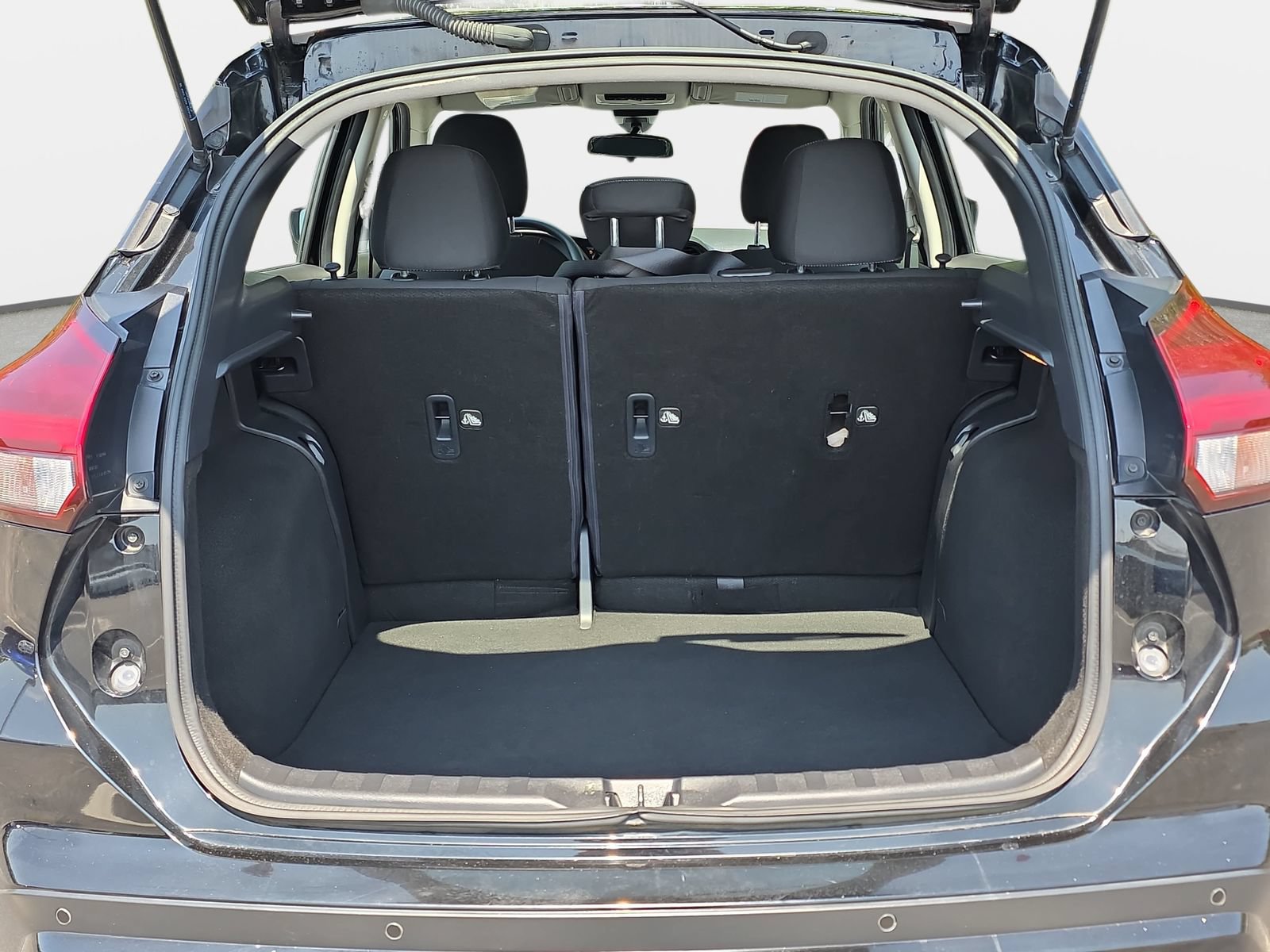 Used 2021 Nissan Kicks SV FWD image 12