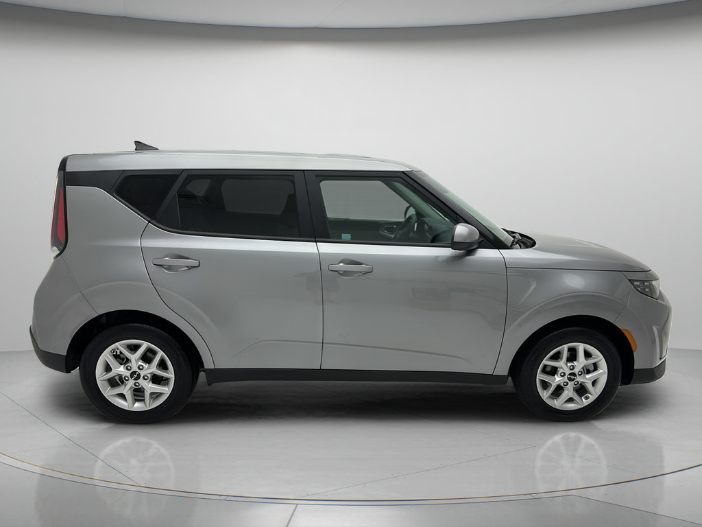 Used 2025 Kia Soul LX w/ LX Technology Package FWD image 6