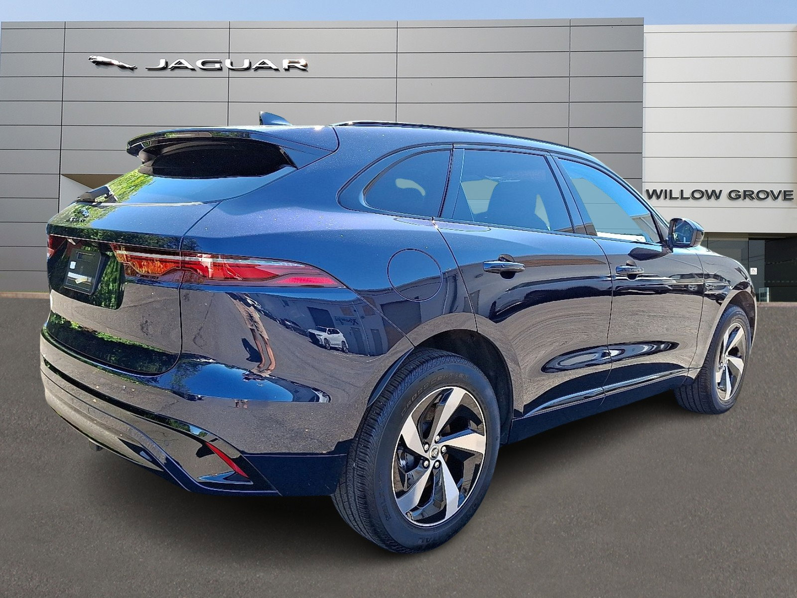 Used 2025 Jaguar F-PACE R-Dynamic S image 2