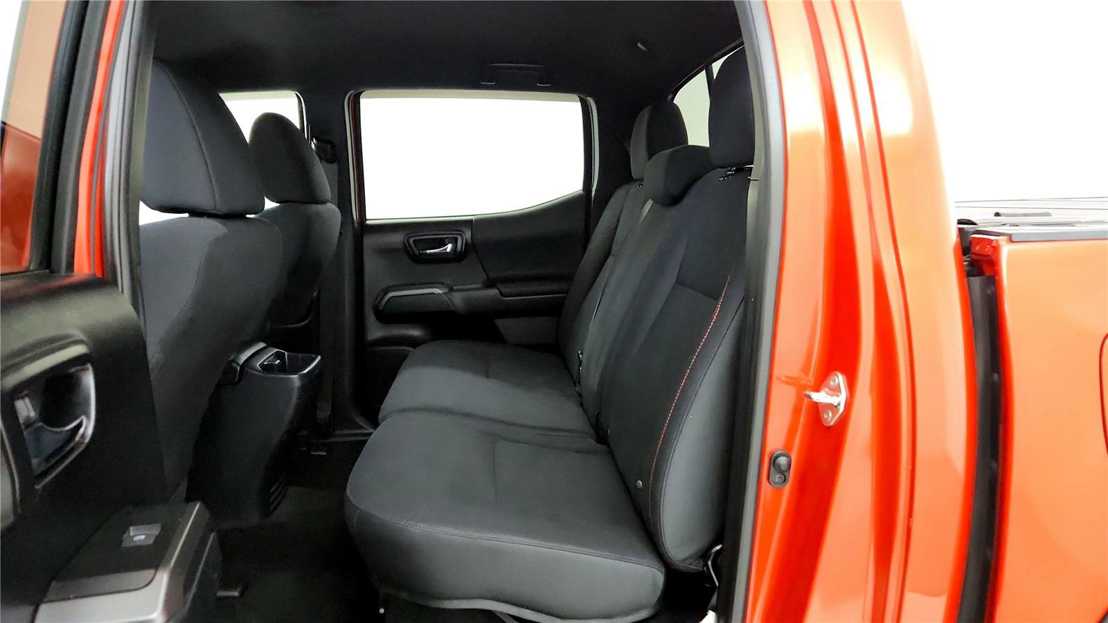 Used 2018 Toyota Tacoma TRD Off-Road w/ Technology Package image 20