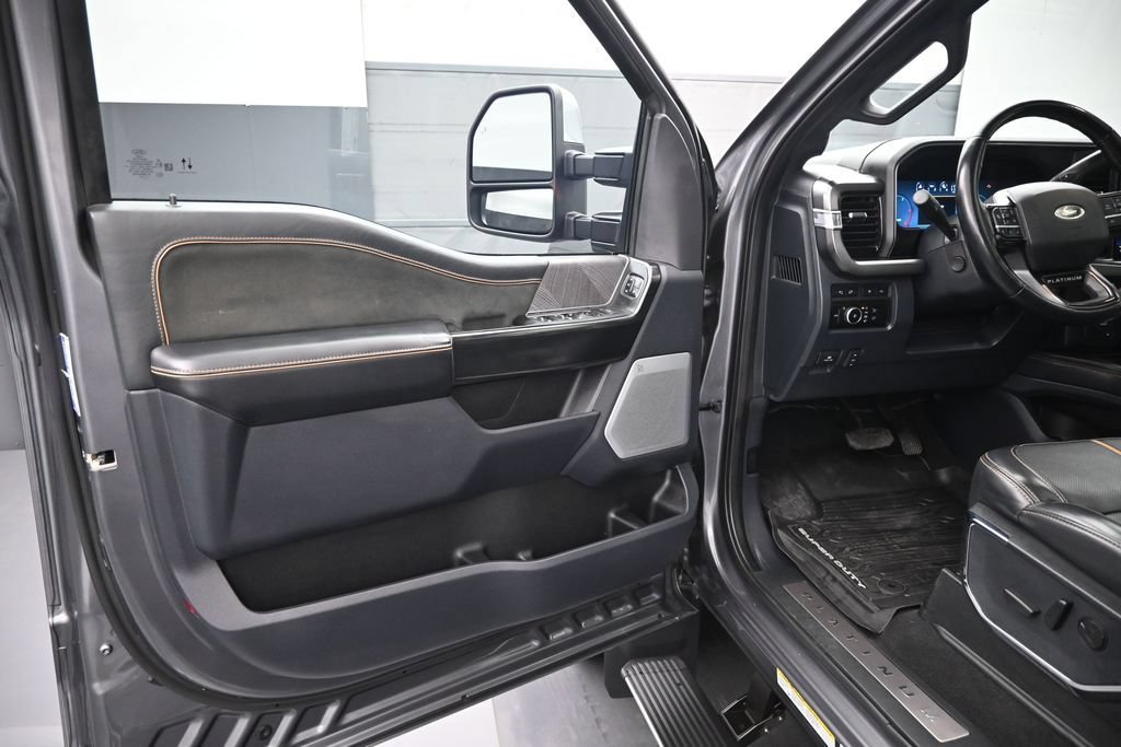 Certified 2023 Ford F450 Platinum w/ FX4 Off-Road Package AWD/4WD image 16