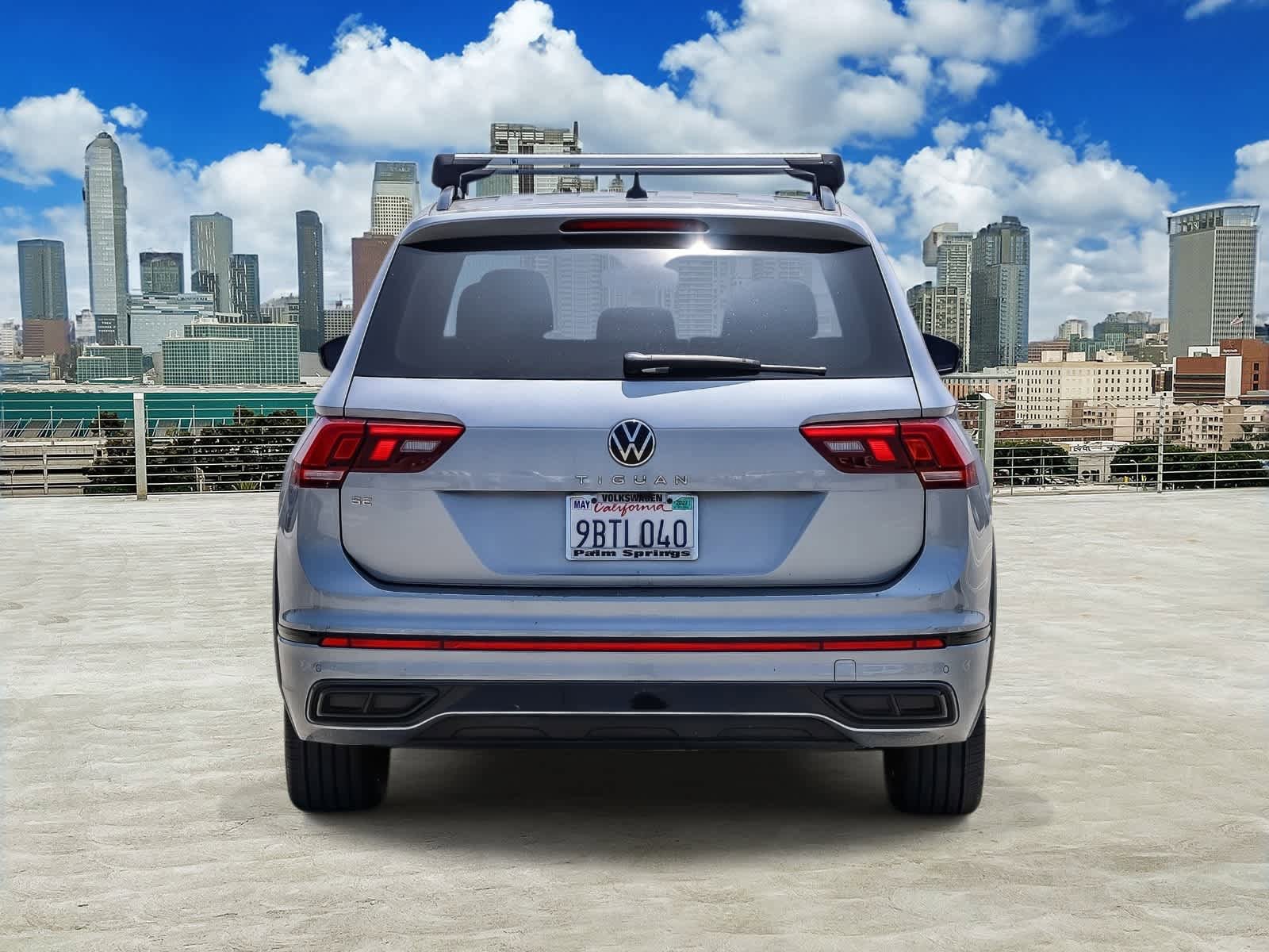 Certified 2022 Volkswagen Tiguan SE R-Line FWD image 5