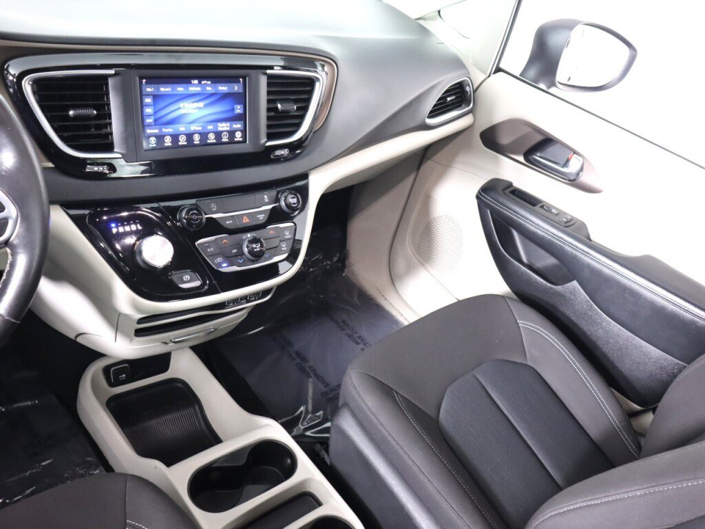 Used 2021 Chrysler Voyager LX w/ Cold Weather Group FWD image 30