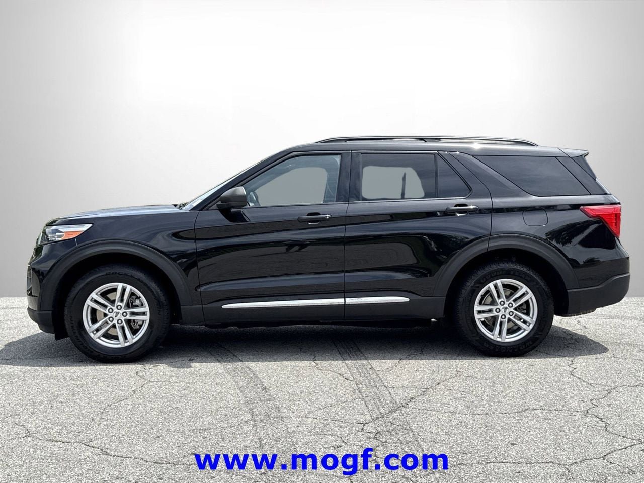 Used 2020 Ford Explorer XLT w/ Class III Trailer Tow Package AWD/4WD image 24
