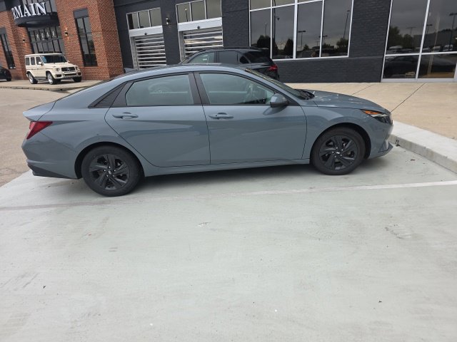 Used 2021 Hyundai Elantra SEL FWD image 6