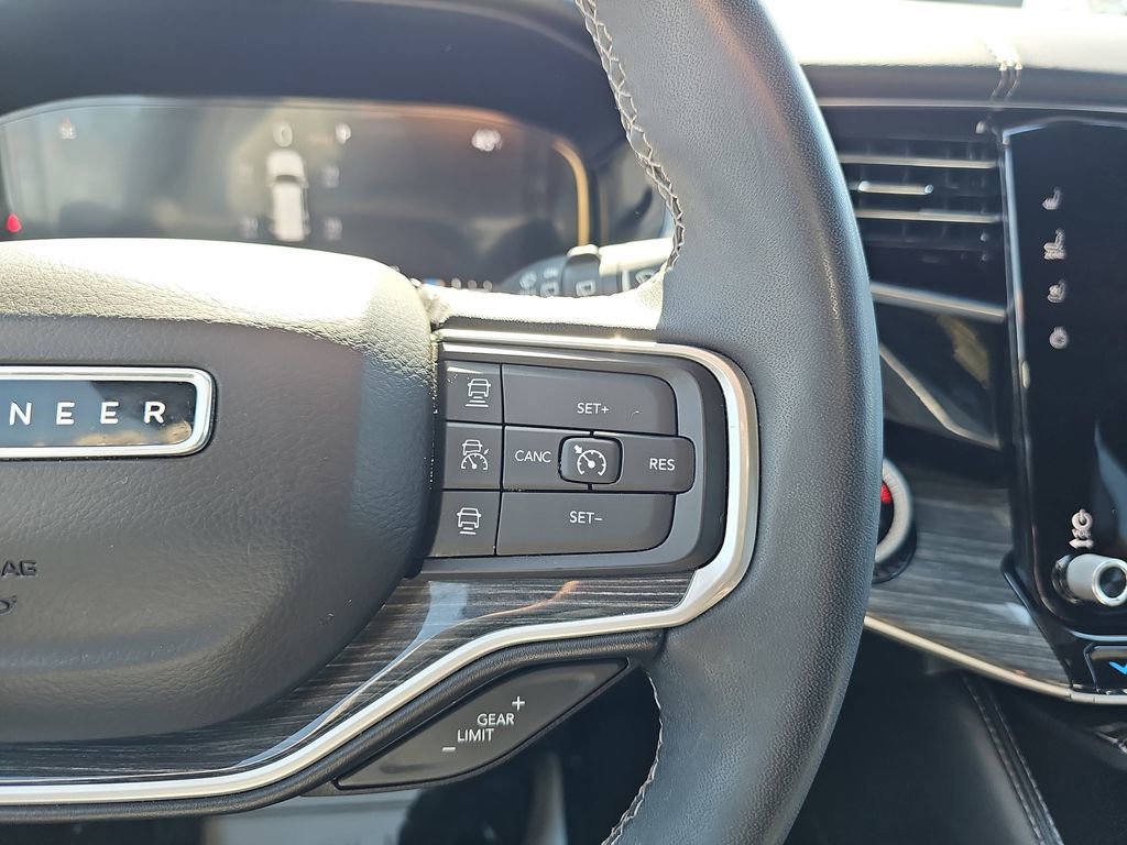 Used 2022 Jeep Wagoneer Series III w/ Premium Group I image 23