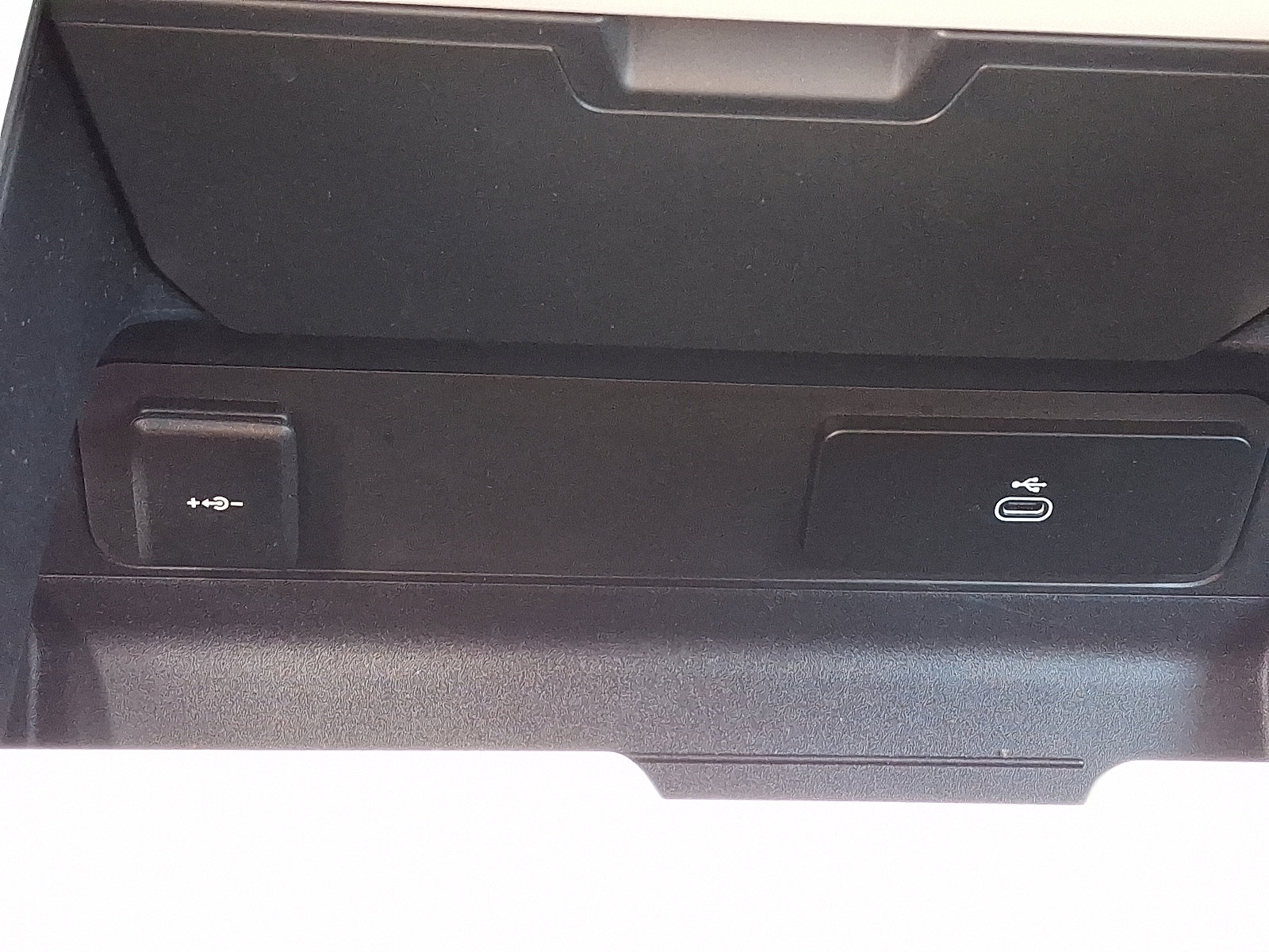 Used 2025 Land Rover Defender 110 S image 26