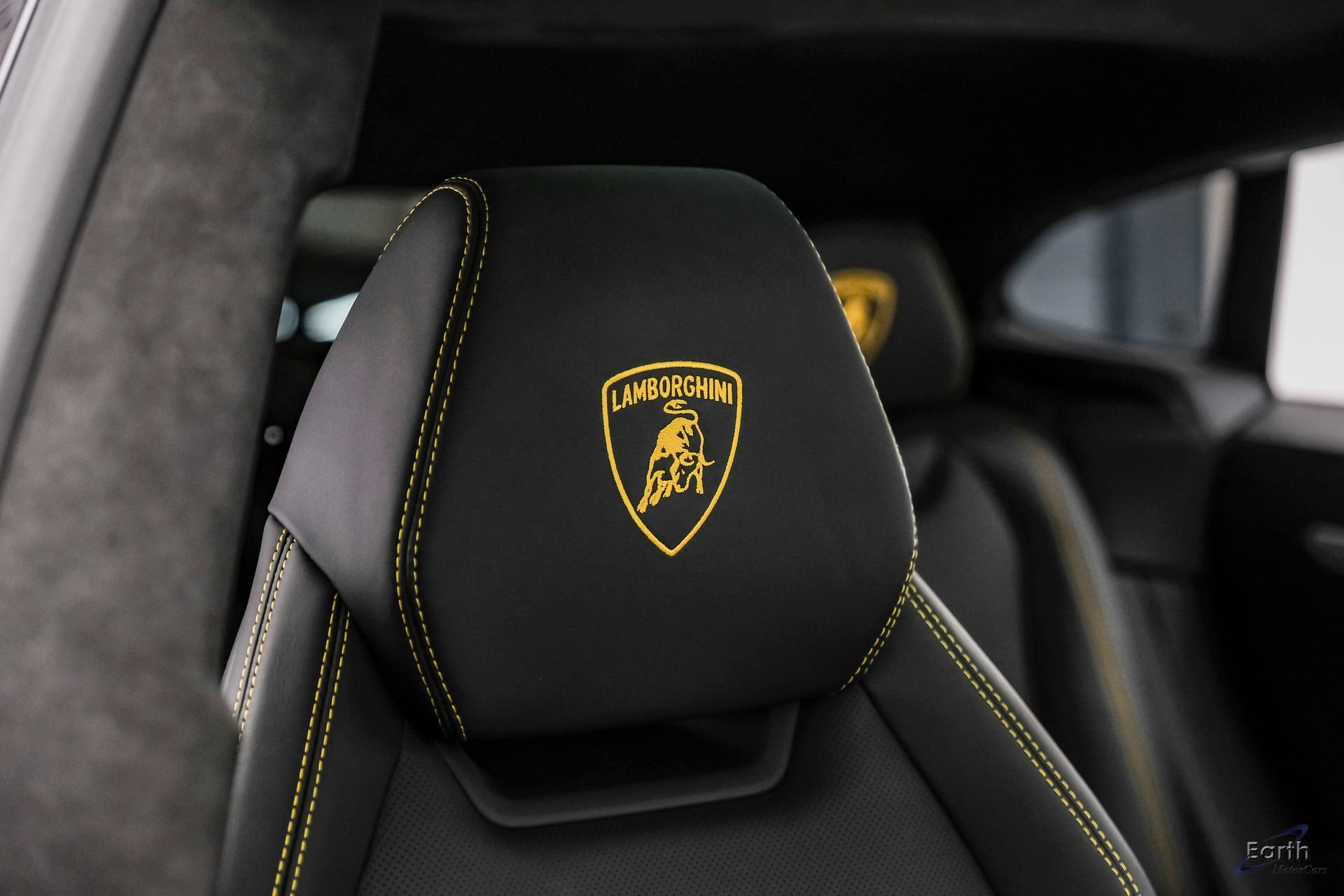 Used 2022 Lamborghini Urus AWD/4WD image 54