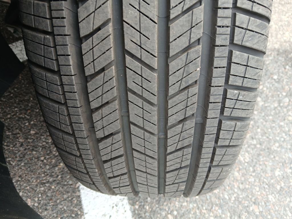 New 2026 Volkswagen Taos SE image 27