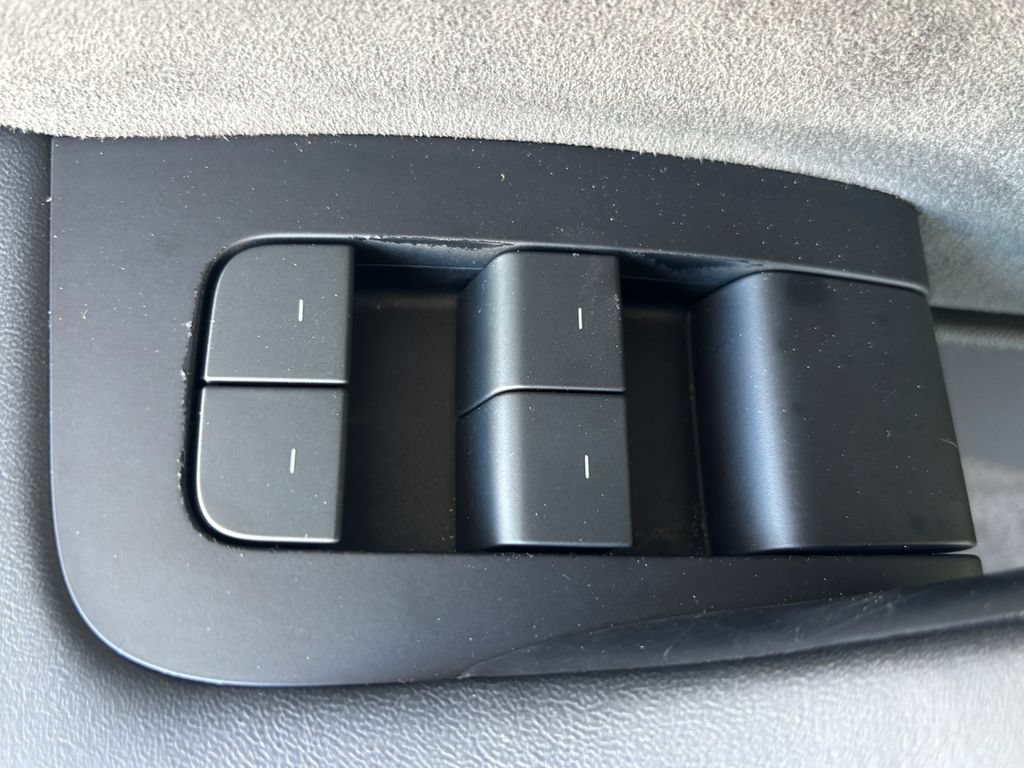 Used 2023 Tesla Model Y Long Range AWD/4WD image 22