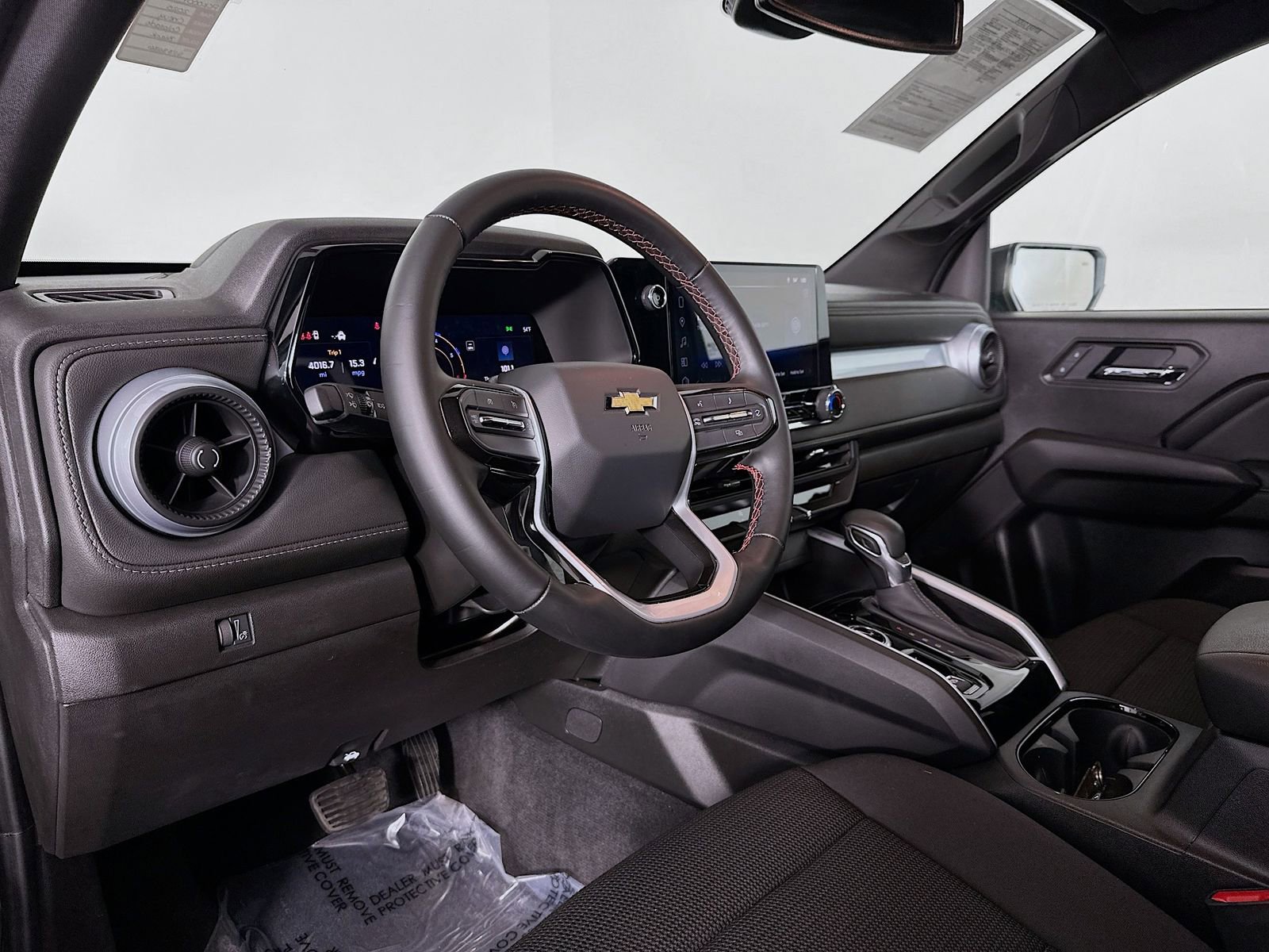 Used 2025 Chevrolet Colorado LT image 10