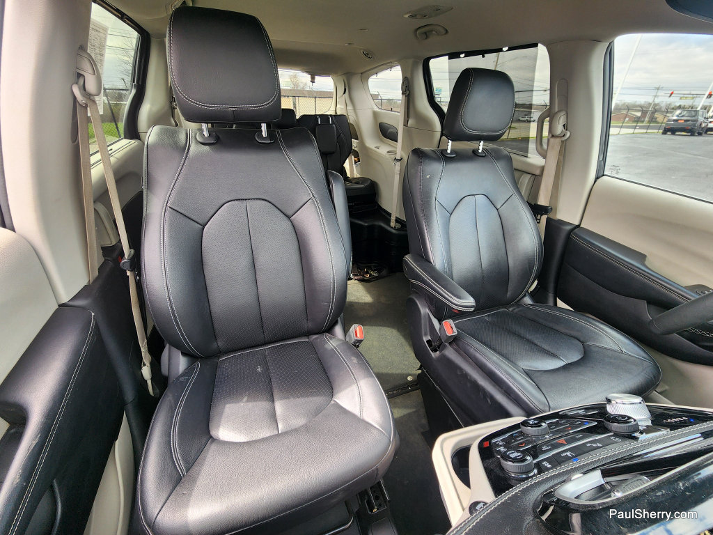 Used 2022 Chrysler Pacifica Touring-L FWD image 43