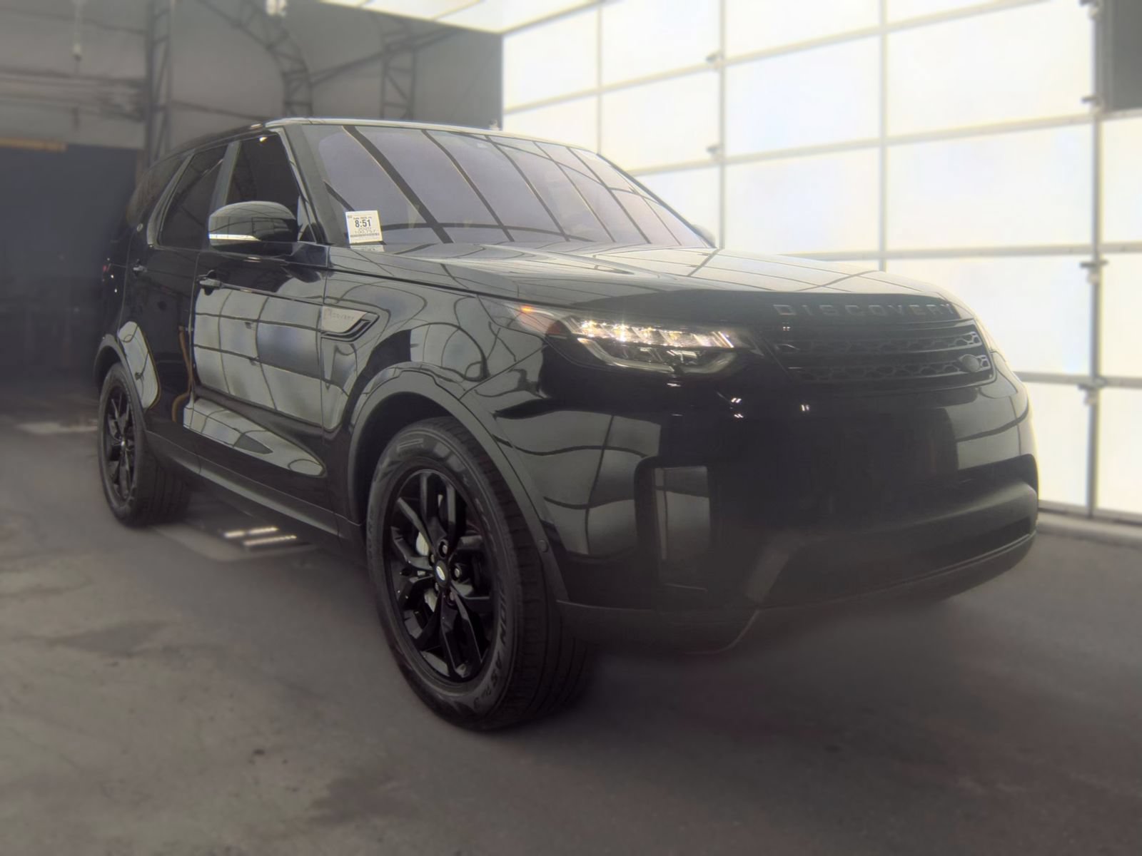 Used 2020 Land Rover Discovery SE AWD/4WD image 3