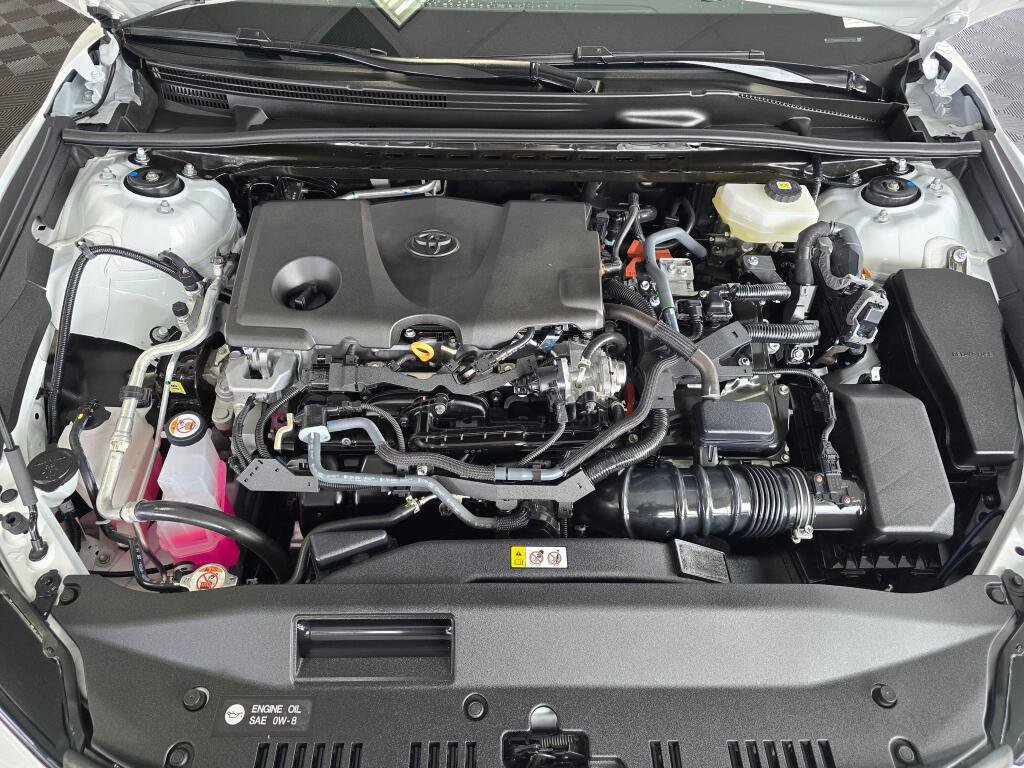 Used 2025 Toyota Camry SE image 9