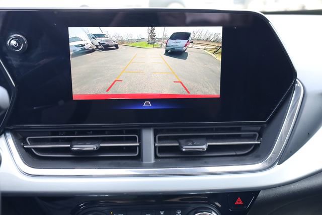 Used 2025 Chevrolet Trax LT FWD image 18