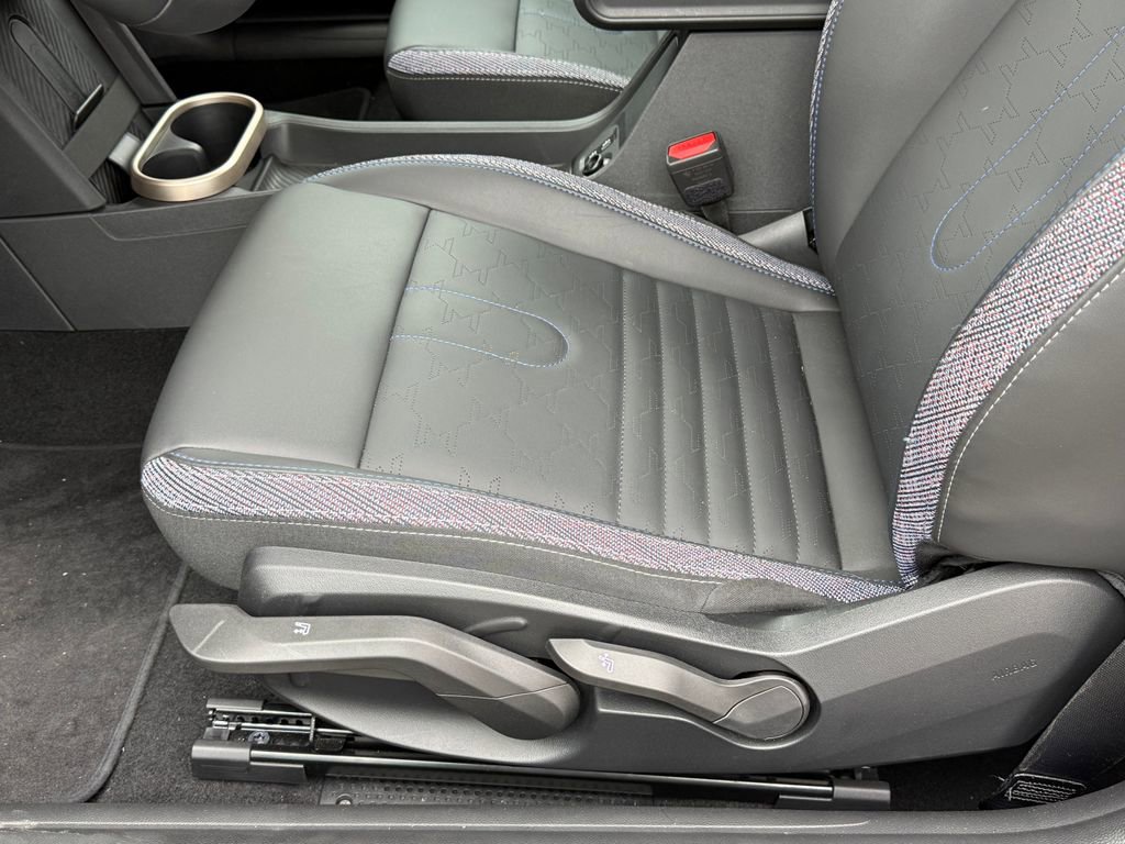 Certified 2025 MINI Cooper 2-Door Hardtop FWD image 18