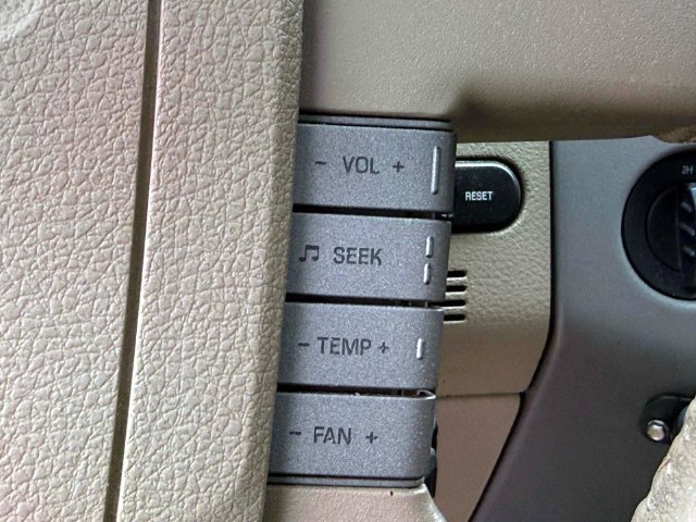 Used 2006 Ford F150 Lariat AWD/4WD image 26