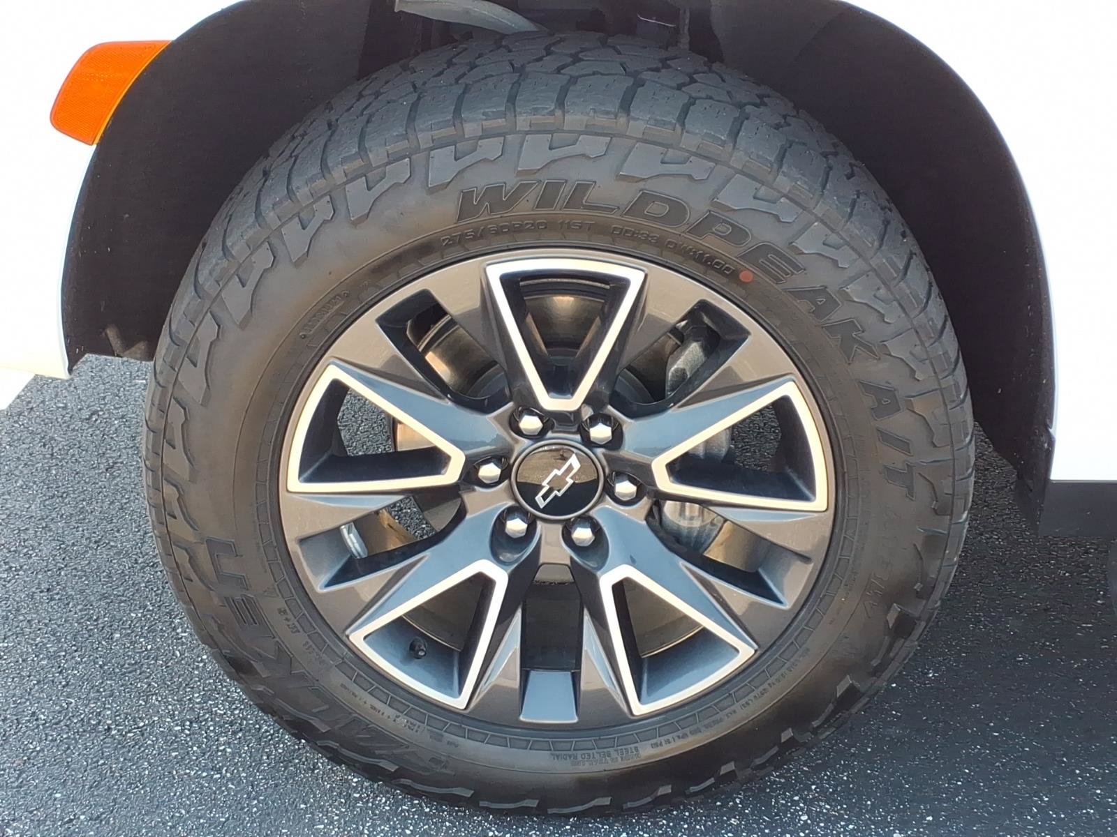 Used 2021 Chevrolet Tahoe Z71 w/ Luxury Package AWD/4WD image 31